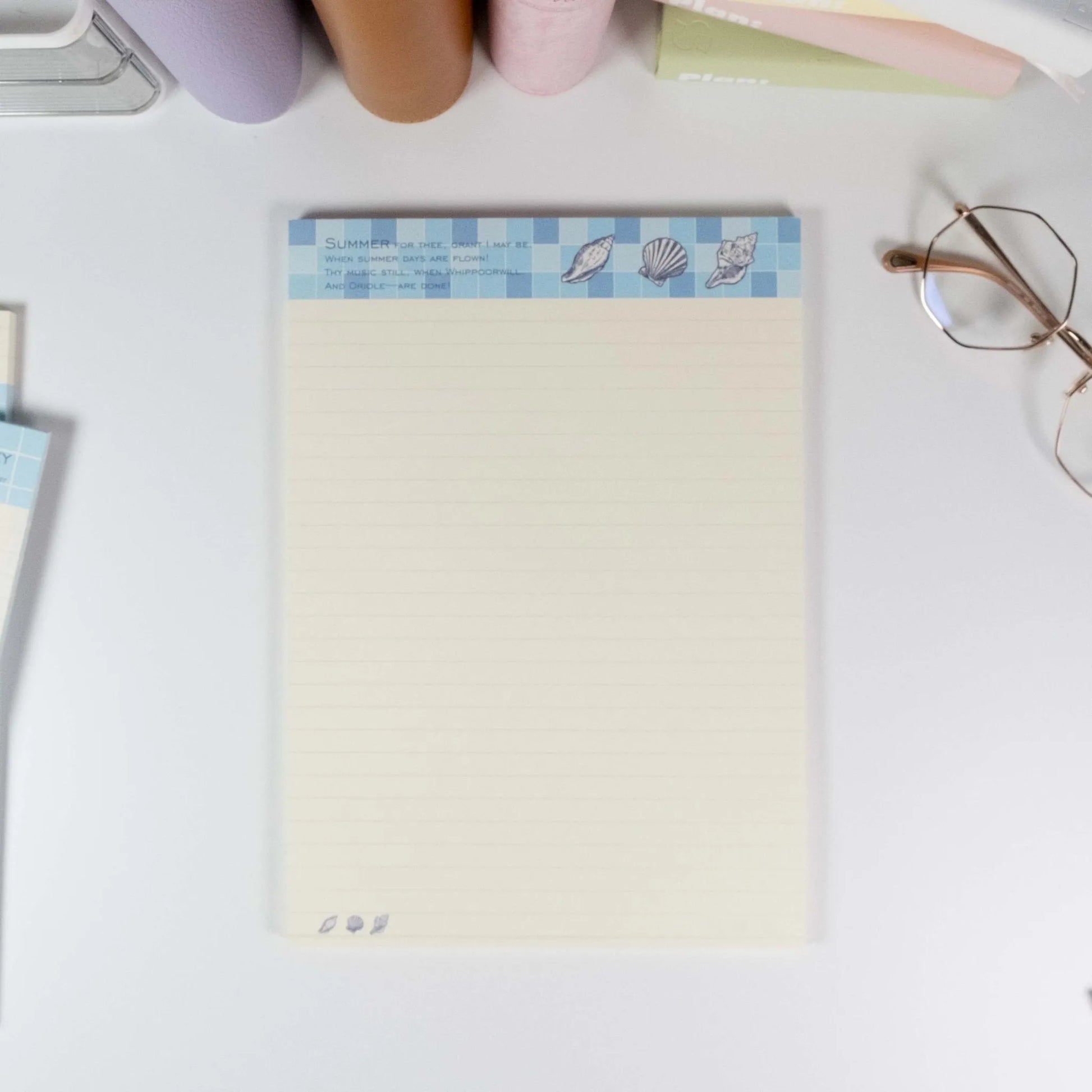 Cream lined B5 notepad page with seashell illustrations at the top - Miouva